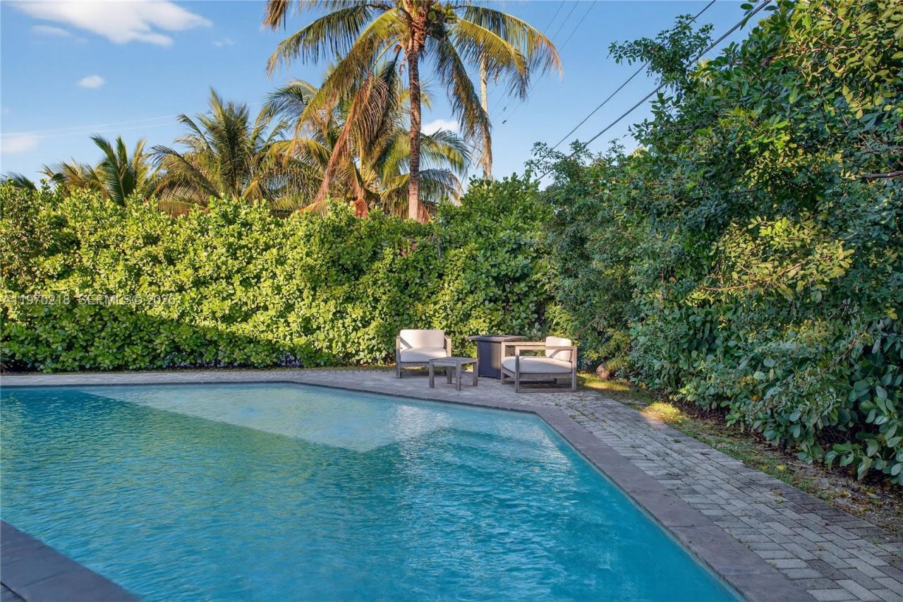 1000 N Shore Dr, Miami Beach, FL 33141 Photo