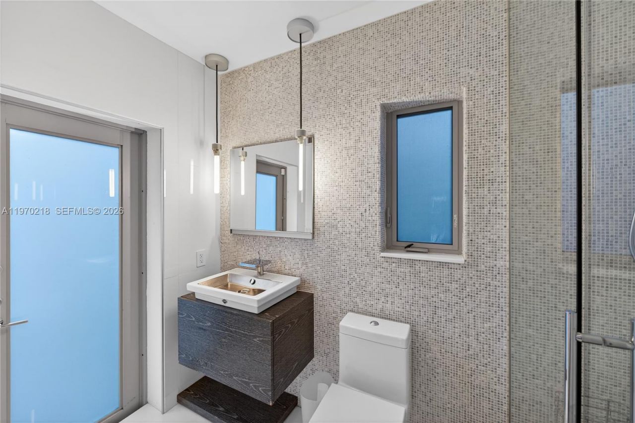 1000 N Shore Dr, Miami Beach, FL 33141 Photo