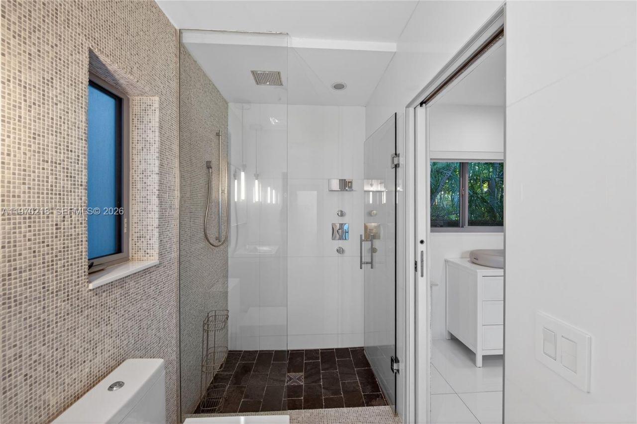 1000 N Shore Dr, Miami Beach, FL 33141 Photo