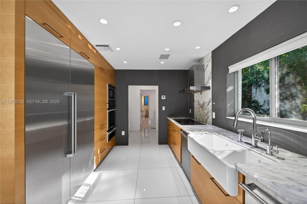 1000 N Shore Dr, Miami Beach, FL 33141 Photo