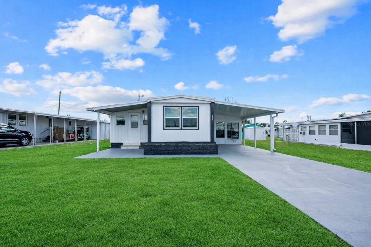 37240 Beverly Avenue, Zephyrhills, FL 33542 Main Photo