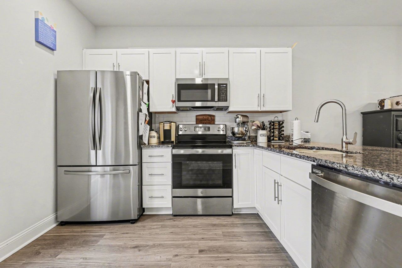 812 Moen Pl. Photo 10