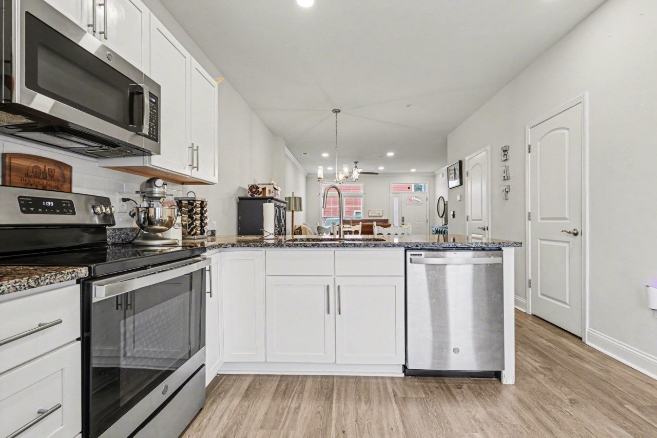 812 Moen Pl. Photo 11