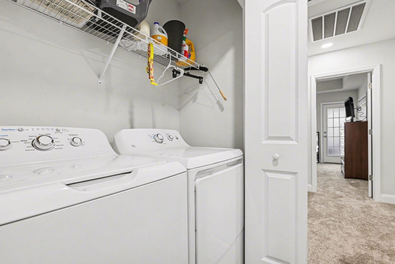 812 Moen Pl. Photo 14