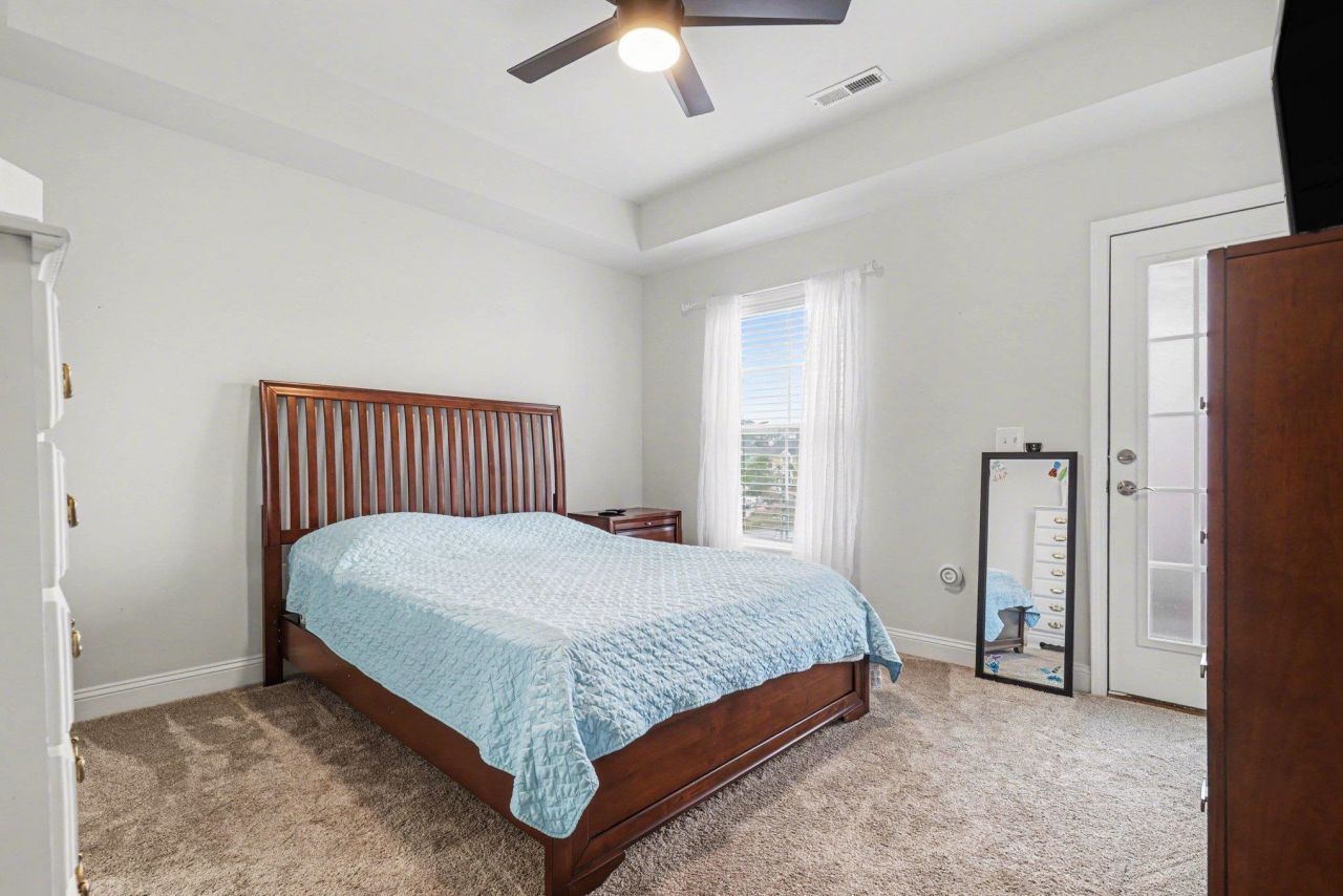 812 Moen Pl. Photo 15