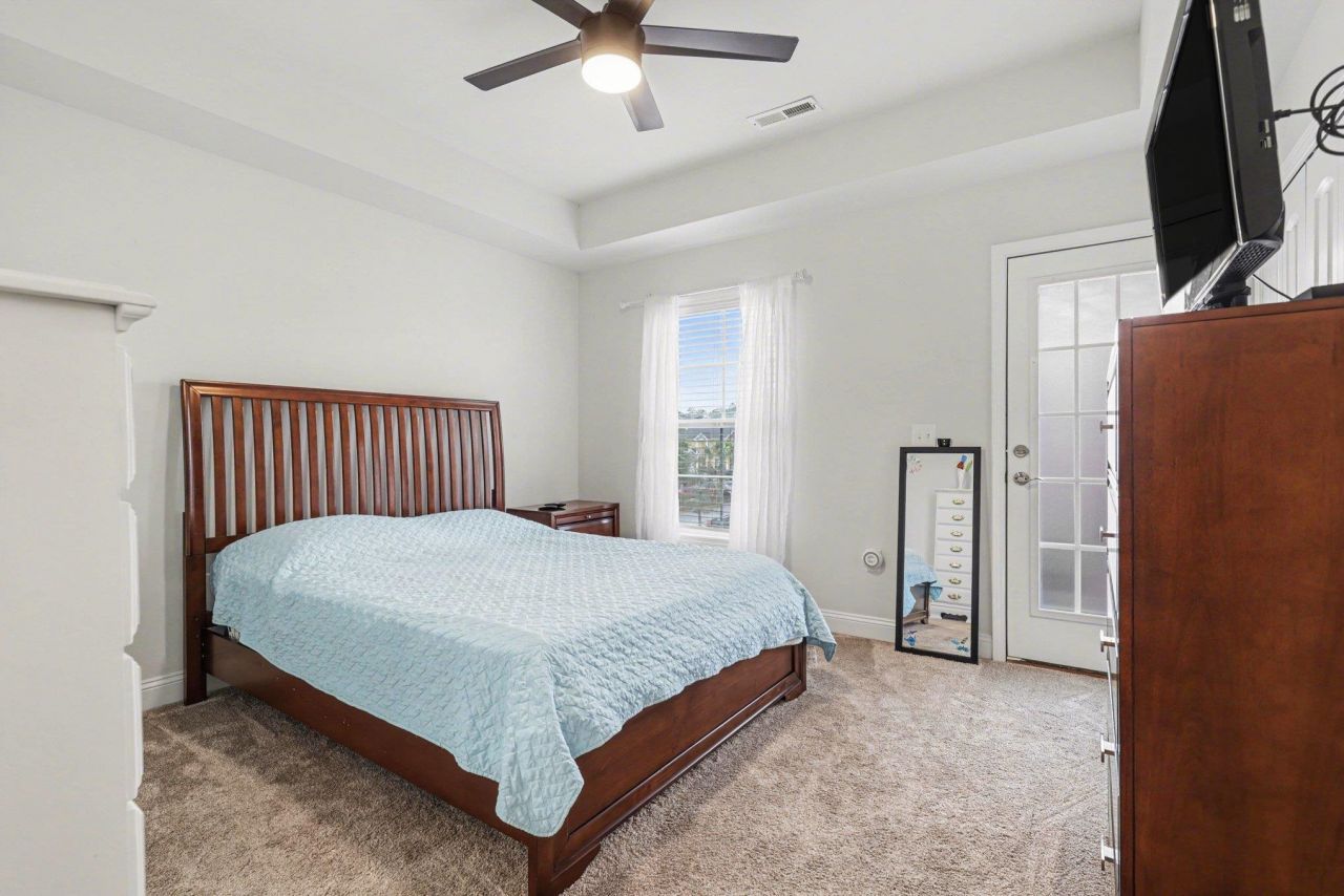 812 Moen Pl. Photo 16