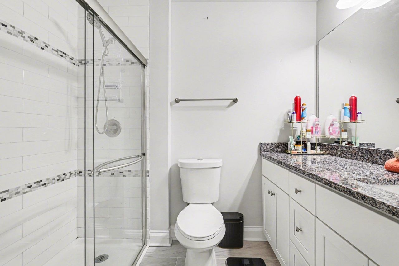 812 Moen Pl. Photo 19