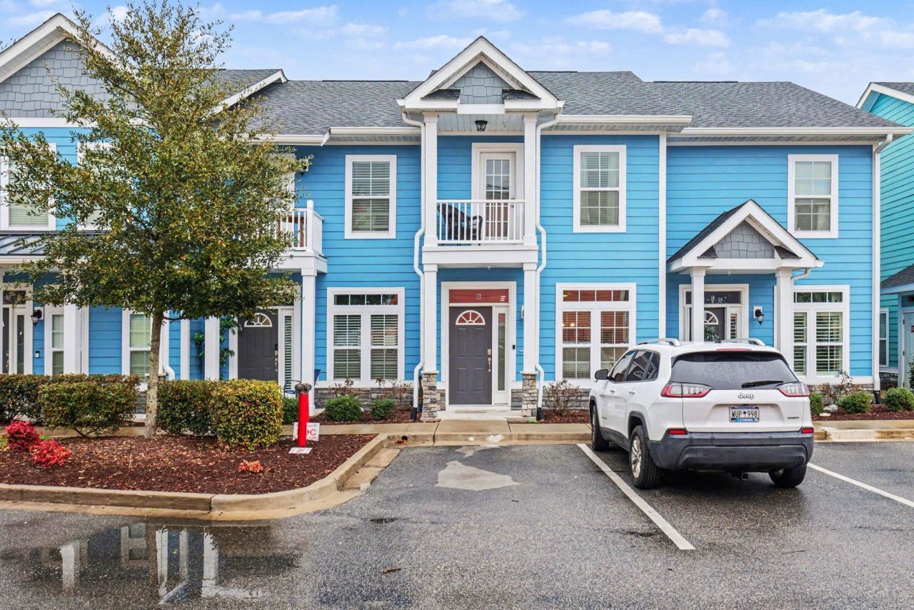 812 Moen Pl. Photo 2