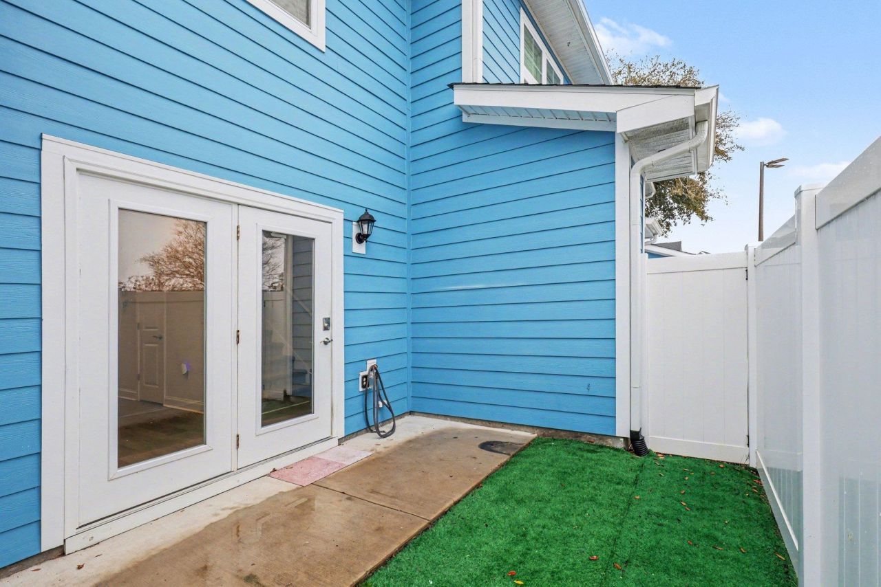 812 Moen Pl. Photo 27