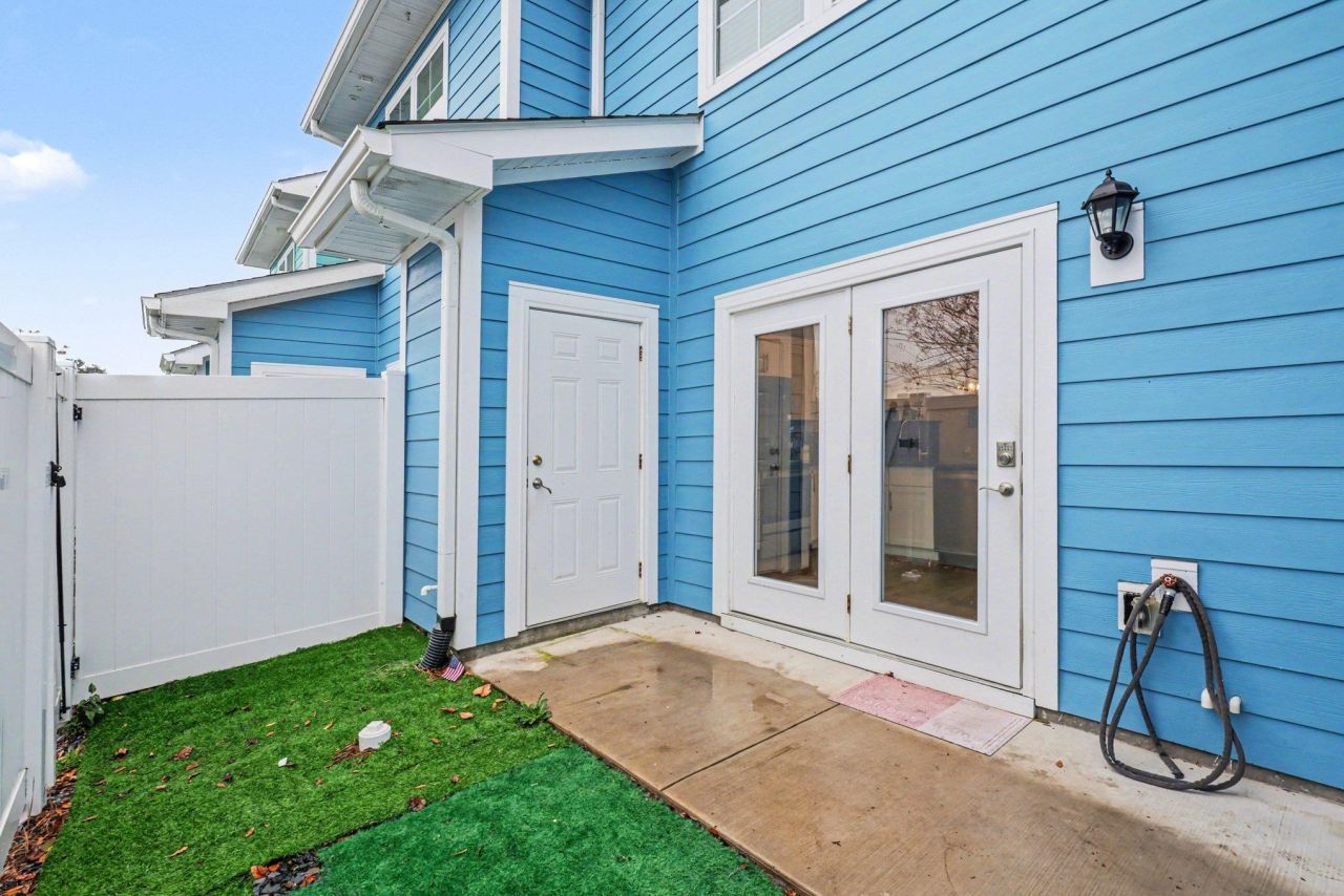 812 Moen Pl. Photo 28