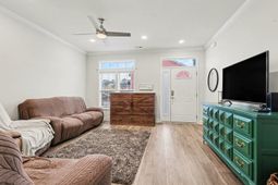 812 Moen Pl. photo 4