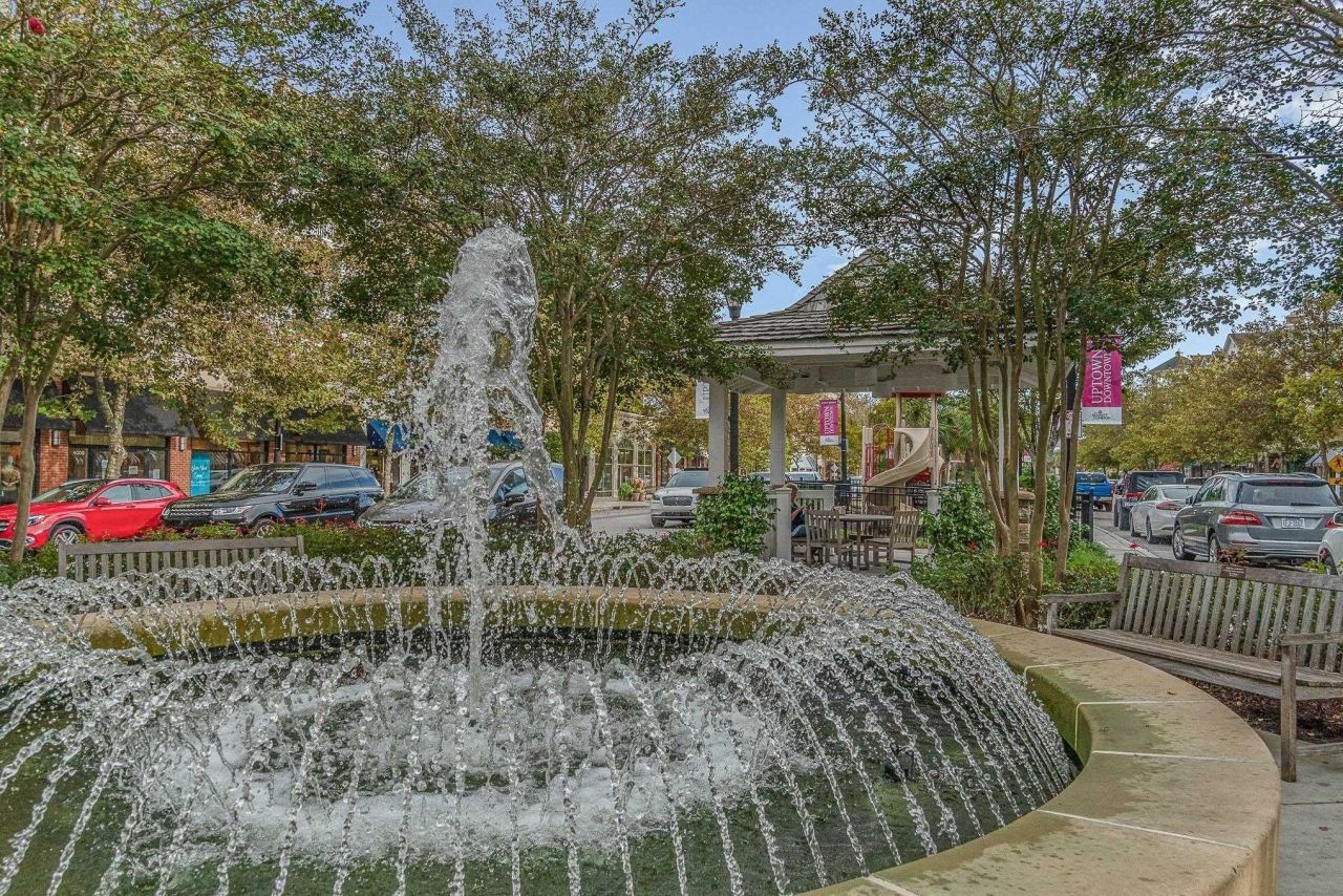 812 Moen Pl. Photo 32