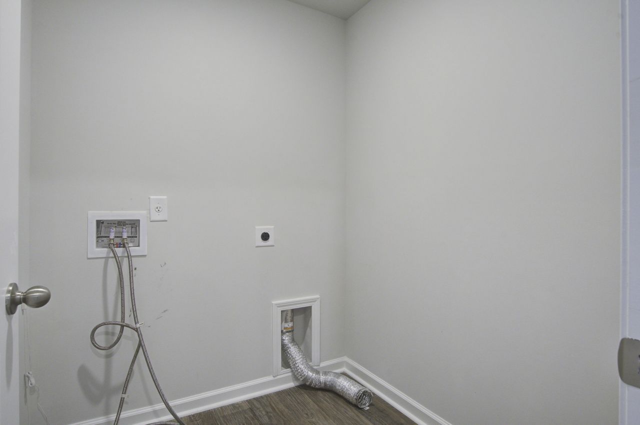 827 Kirby Court Photo 32