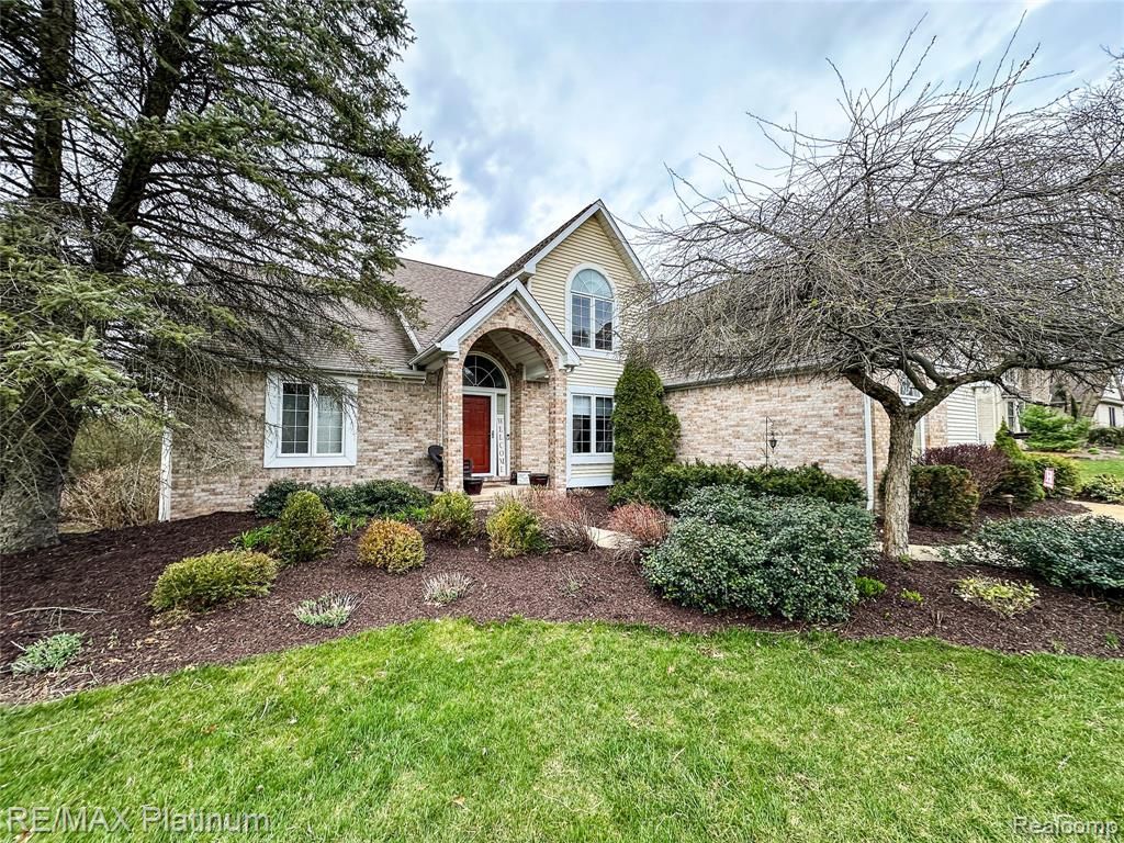 8868 Solitude Drive, Hamburg Township, MI 48116 Main Photo