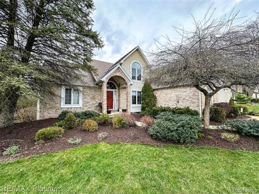 8868 Solitude Drive, Hamburg Twp, MI 48116