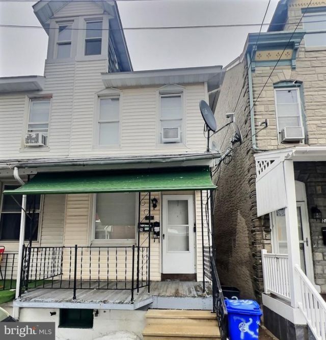 725 Pear Street, Reading, PA 19601 Main Photo