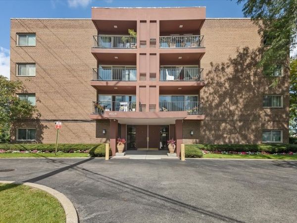 4838 Howard Street, Unit 405, Skokie, IL 60077