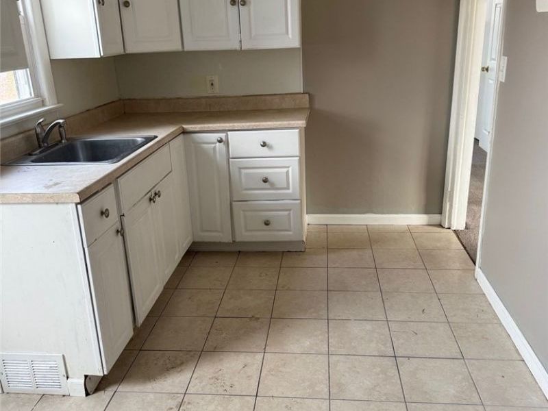 892 E 139th Street, Cleveland, OH 44110 Photo 2