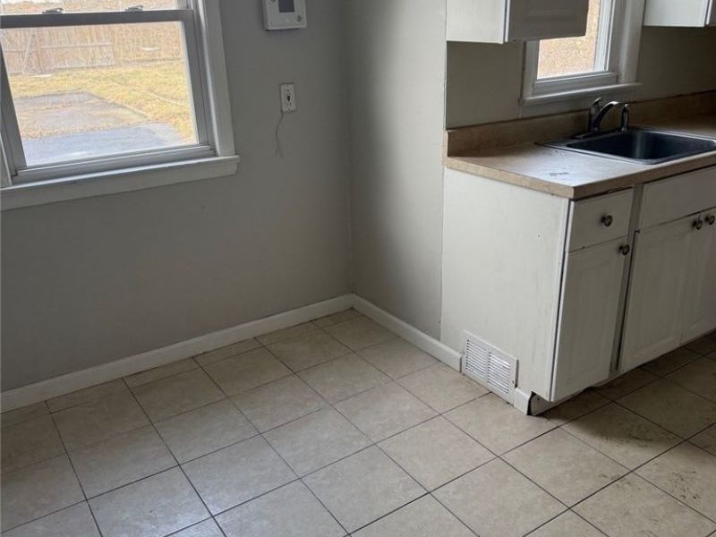 892 E 139th Street, Cleveland, OH 44110 Photo 4