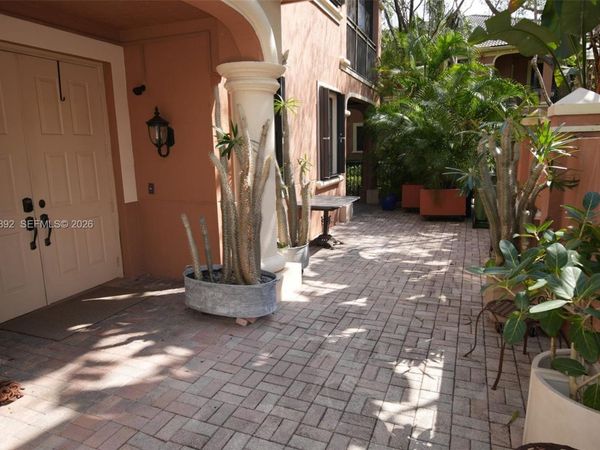 2706 Kinsington Cir, Unit 23-2, Weston, FL 33332
