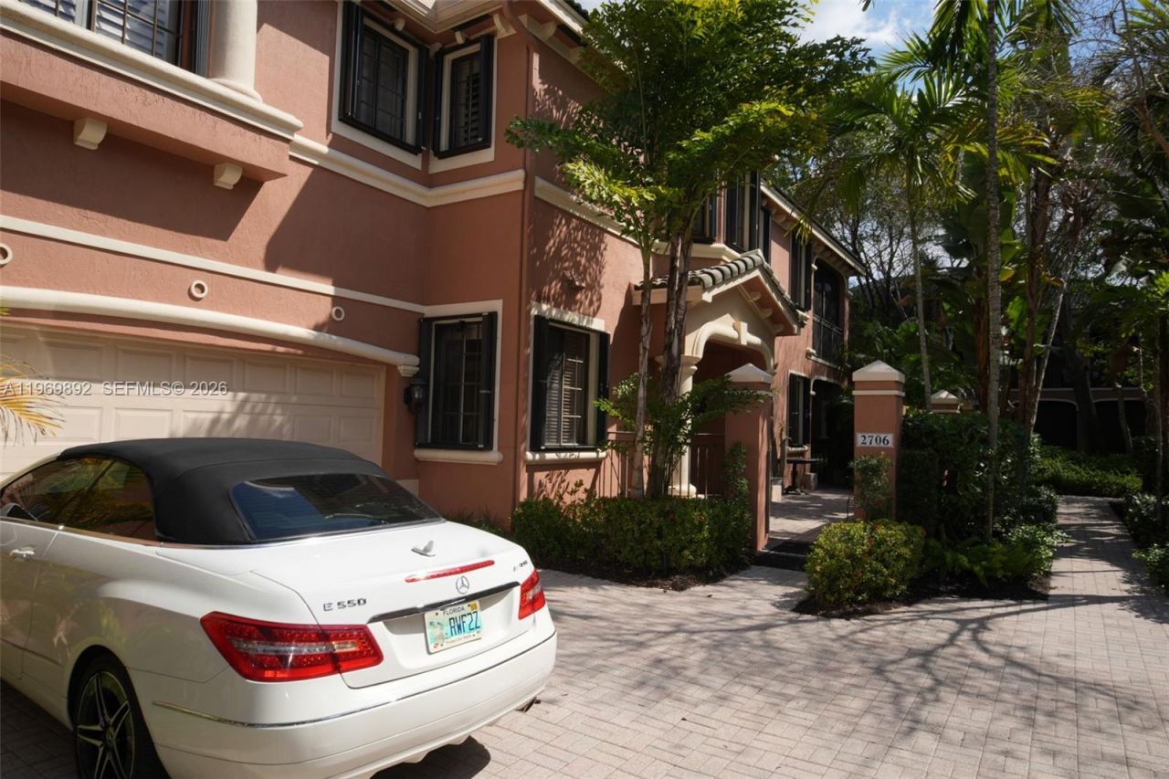 2706 Kinsington Cir, Unit 23-2, Weston, FL 33332 Photo