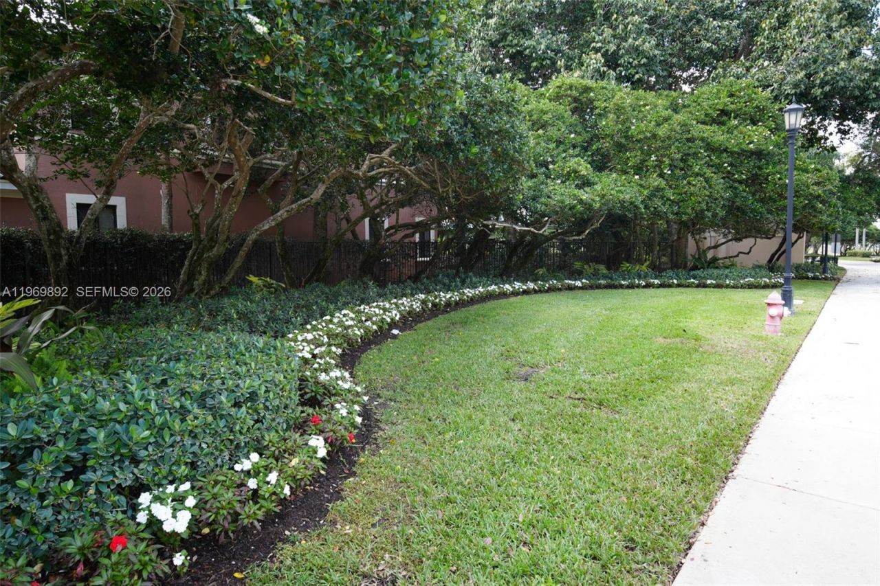 2706 Kinsington Cir, Unit 23-2, Weston, FL 33332 Photo