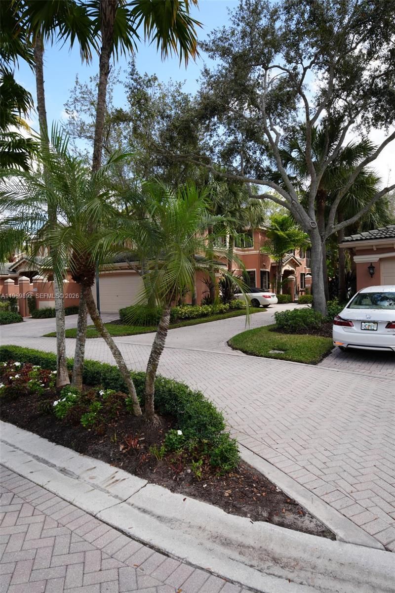 2706 Kinsington Cir, Unit 23-2, Weston, FL 33332 Photo