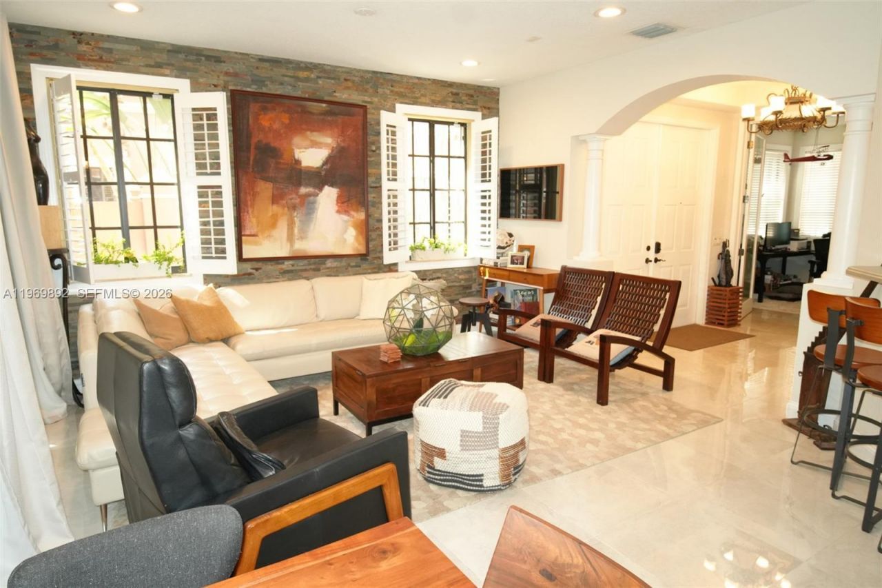 2706 Kinsington Cir, Unit 23-2, Weston, FL 33332 Photo