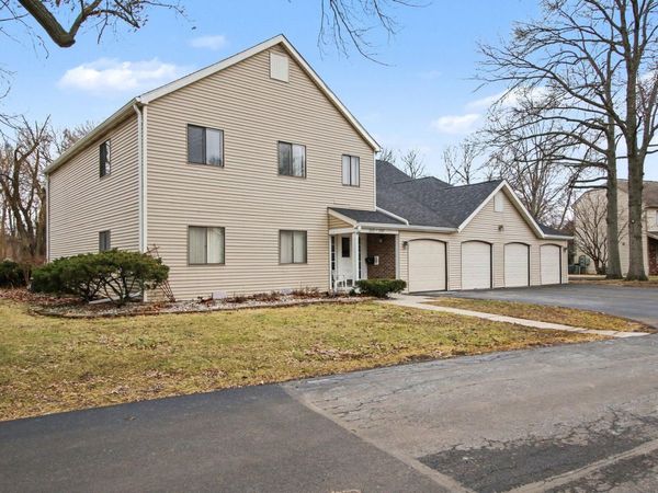 2023 Hawthorne Lane, Chesterton, IN 46304