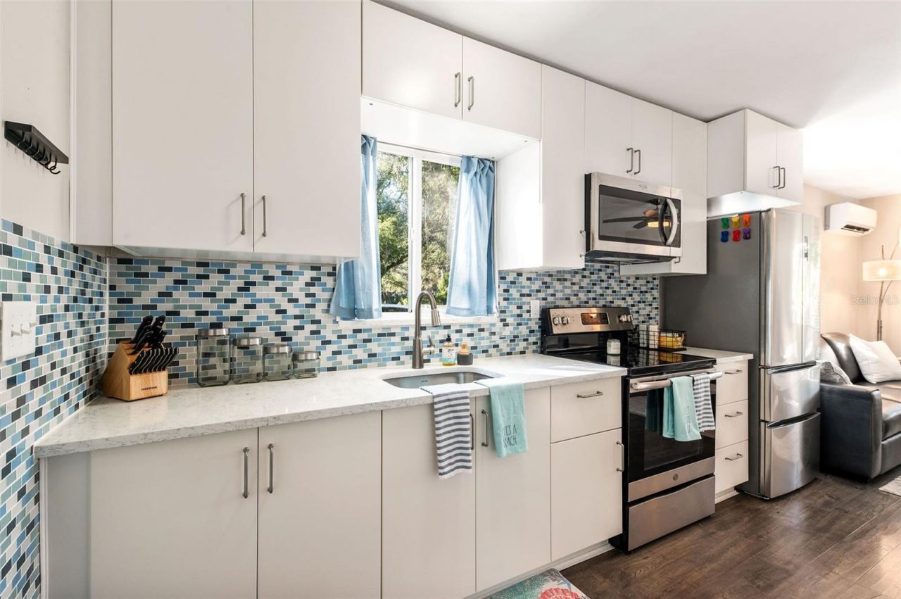 1704 Wisconsin Lane, Sarasota, FL 34239 Photo