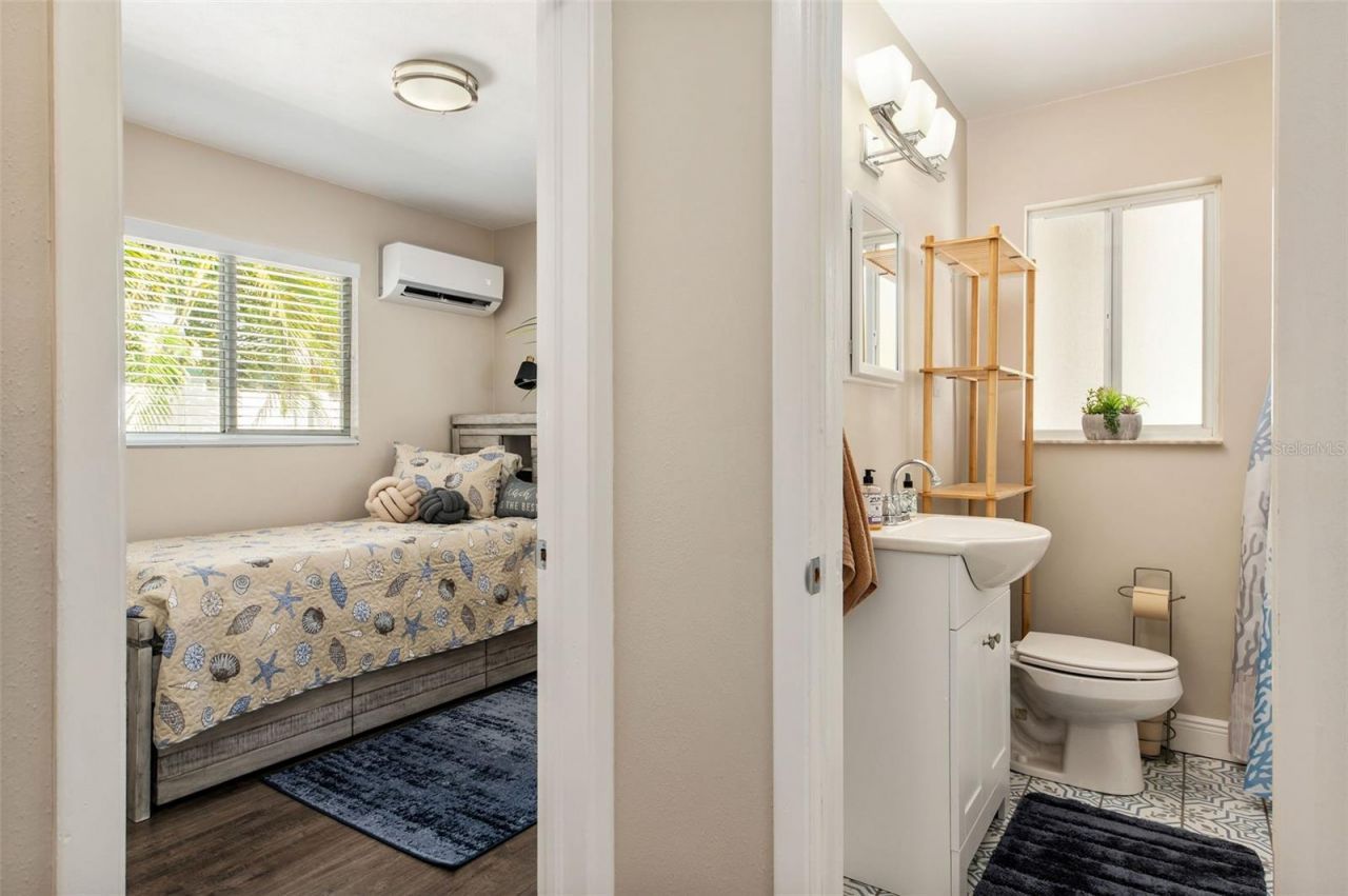 1704 Wisconsin Lane, Sarasota, FL 34239 Photo