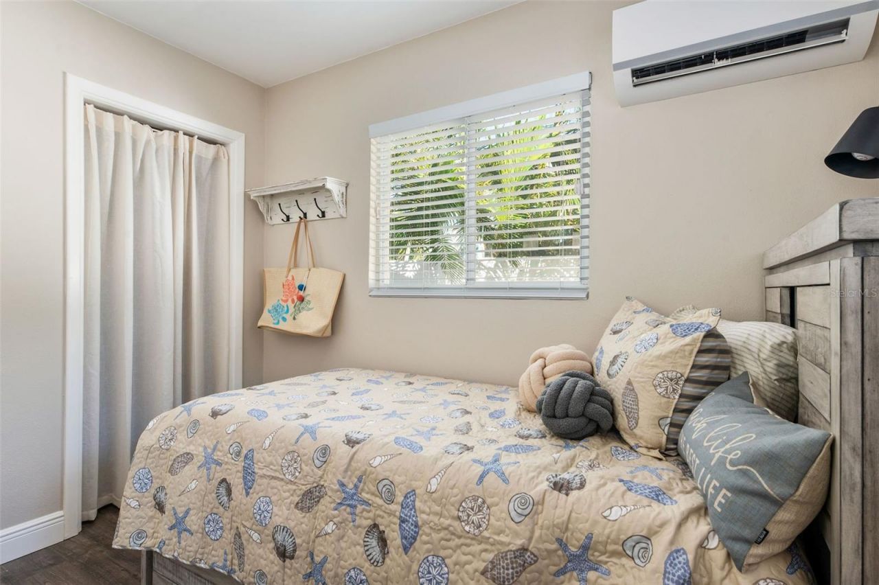 1704 Wisconsin Lane, Sarasota, FL 34239 Photo