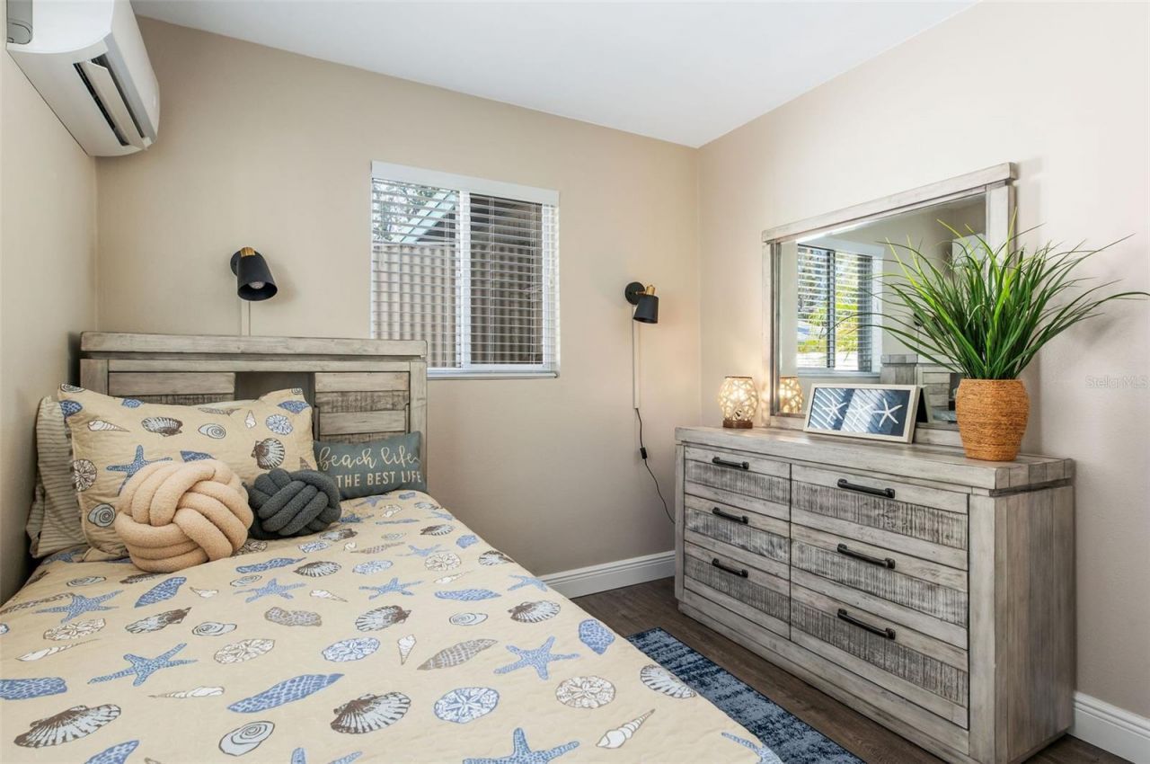 1704 Wisconsin Lane, Sarasota, FL 34239 Photo