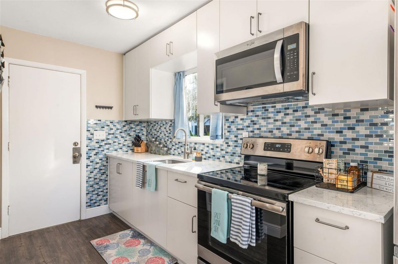 1704 Wisconsin Lane, Sarasota, FL 34239 Photo