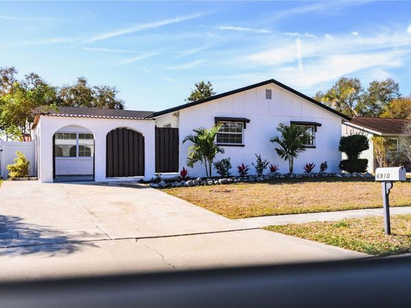 6910 DALKEITH AVENUE N, ST PETERSBURG, FL 33709