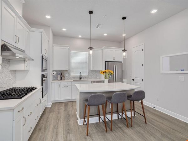 835 BURLINGTON AVENUE N, ST PETERSBURG, FL 33701