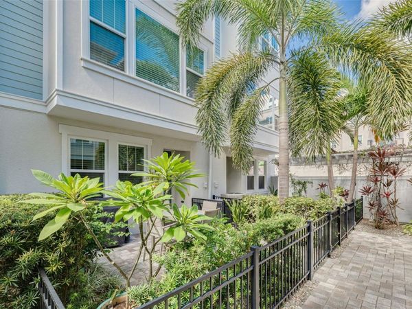 835 BURLINGTON AVENUE N, ST PETERSBURG, FL 33701