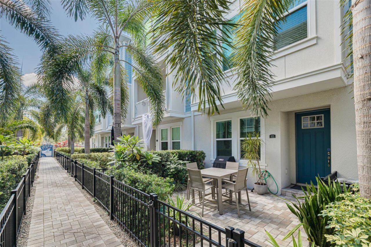 835 Burlington Avenue N, Saint Petersburg, FL 33701 Photo