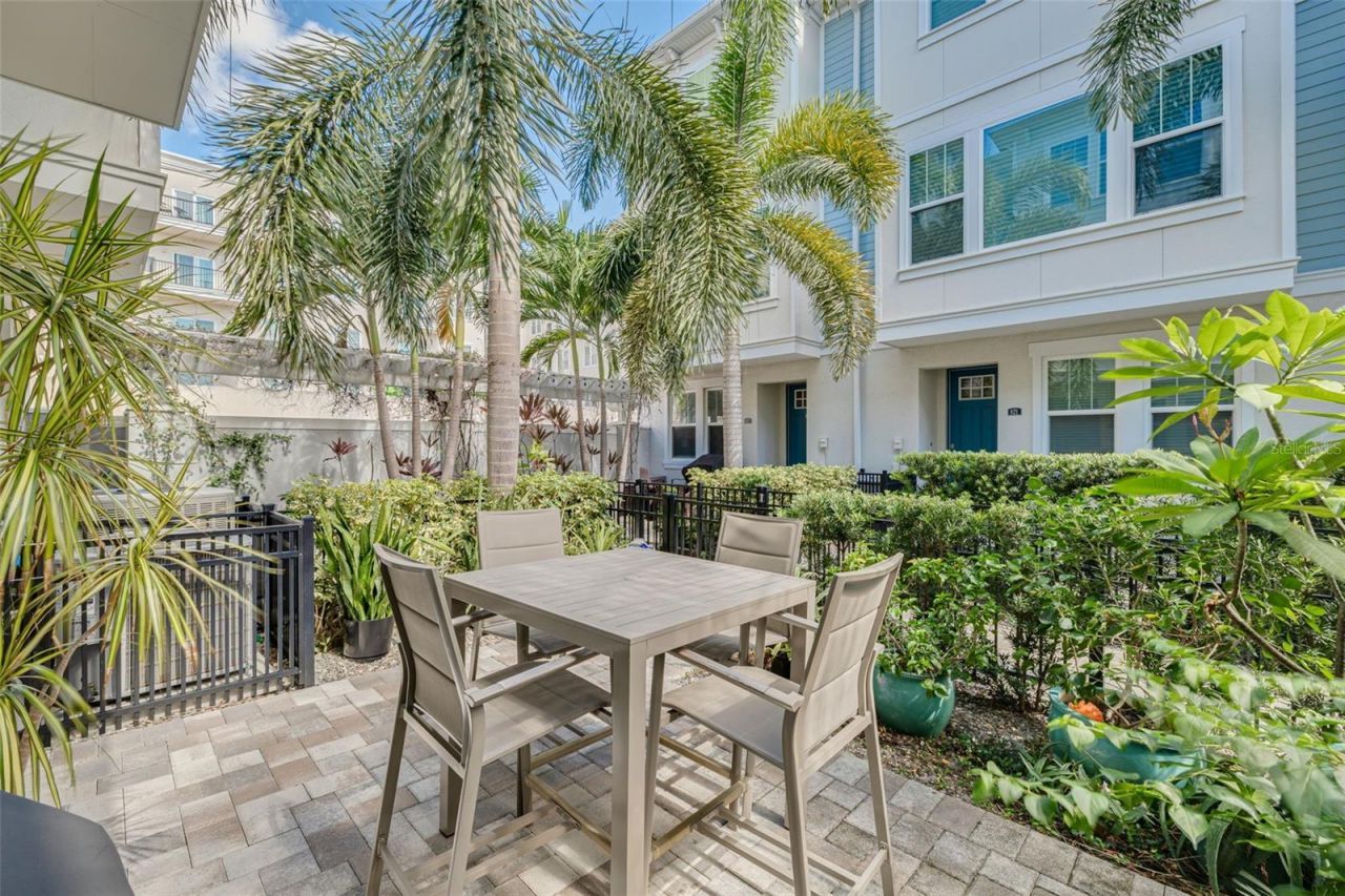 835 Burlington Avenue N, Saint Petersburg, FL 33701 Photo