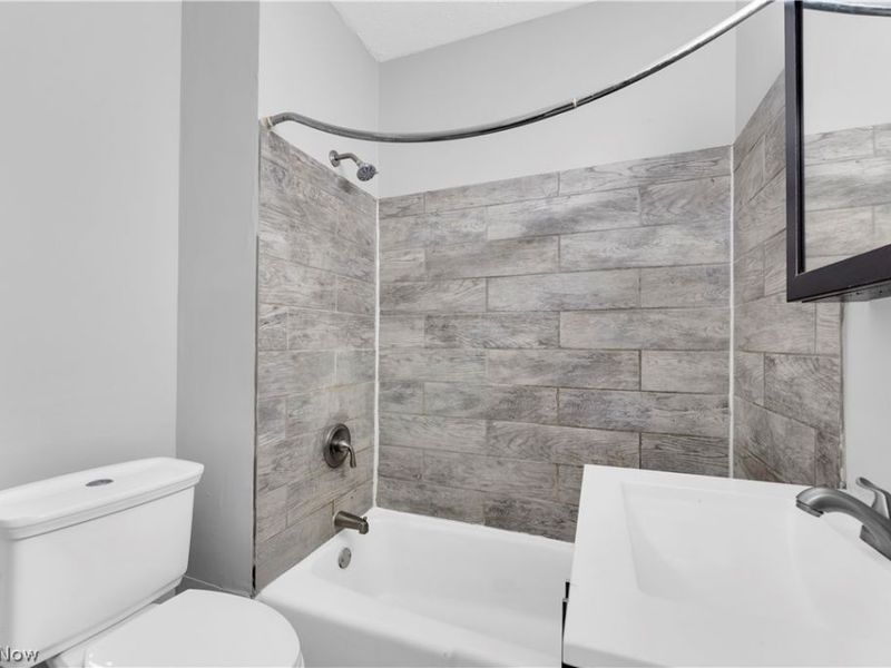 18810 Arrowhead Avenue, Cleveland, OH 44119 Photo 19