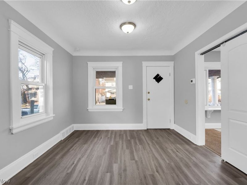 18810 Arrowhead Avenue, Cleveland, OH 44119 Photo 4