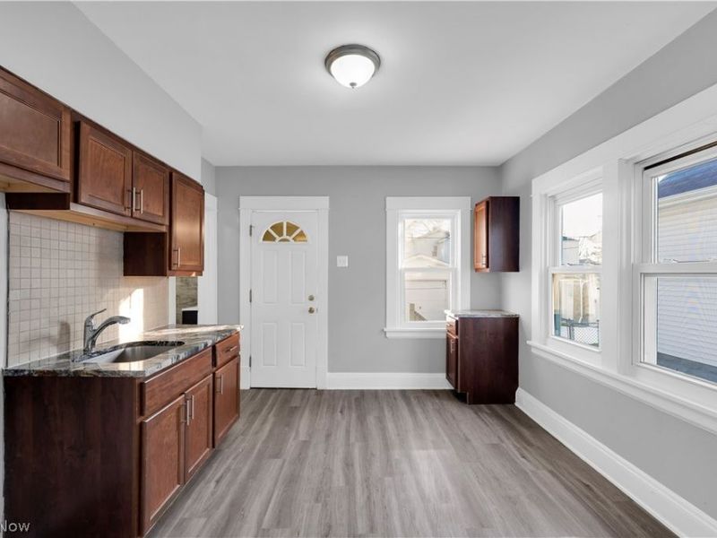 18810 Arrowhead Avenue, Cleveland, OH 44119 Photo 7