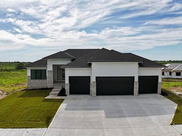 5412 N 212th Avenue, Elkhorn, NE 68022