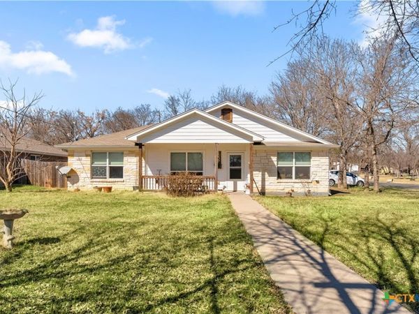 1209 E Avenue F , Lampasas, TX 76550