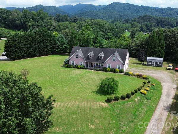 130 Crestview Street, Canton, NC 28716