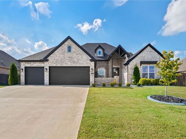 1311 Montieri Drive, Centerton, AR 72719