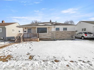 29570 Rosemont Street, Roseville, MI 48066