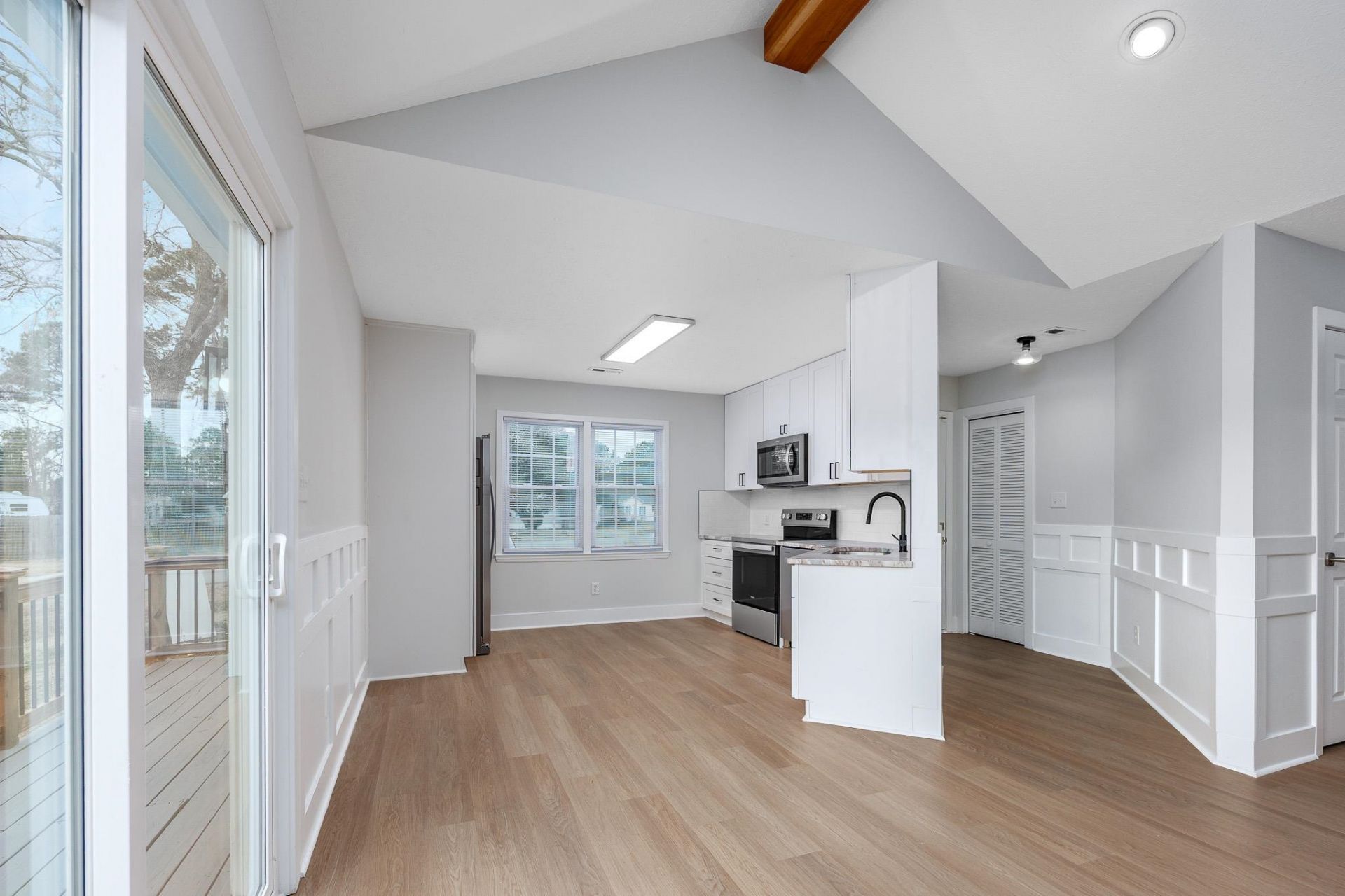 3534 Gordon Dr. Photo 11