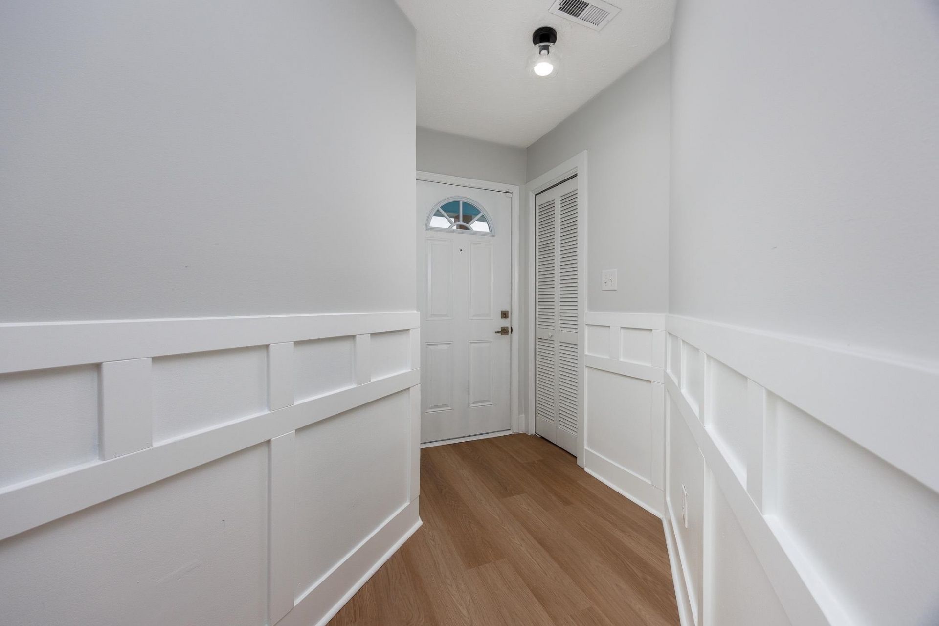 3534 Gordon Dr. Photo 4