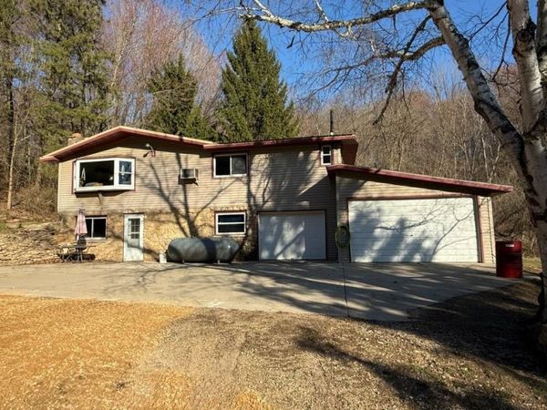 S7165 Lake Road, Hillpoint, WI 53937